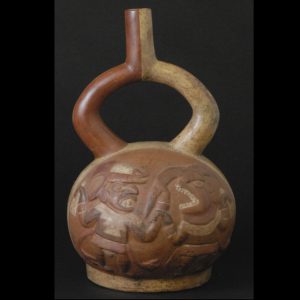 神官浮彫状装飾鐙型壺